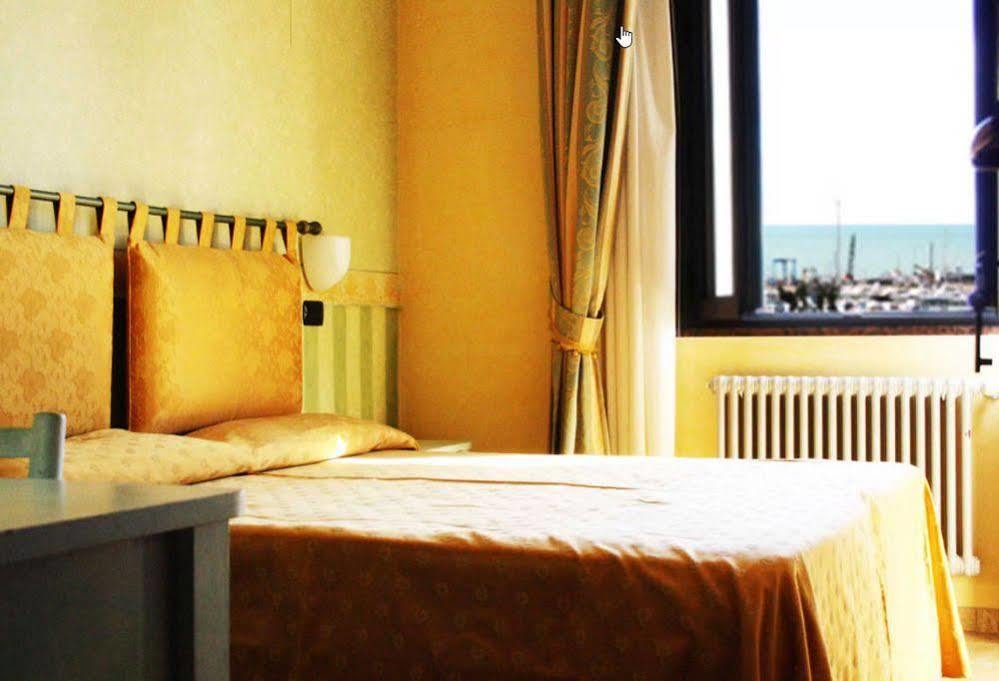 Hotel Beaurivage セニガッリア エクステリア 写真
